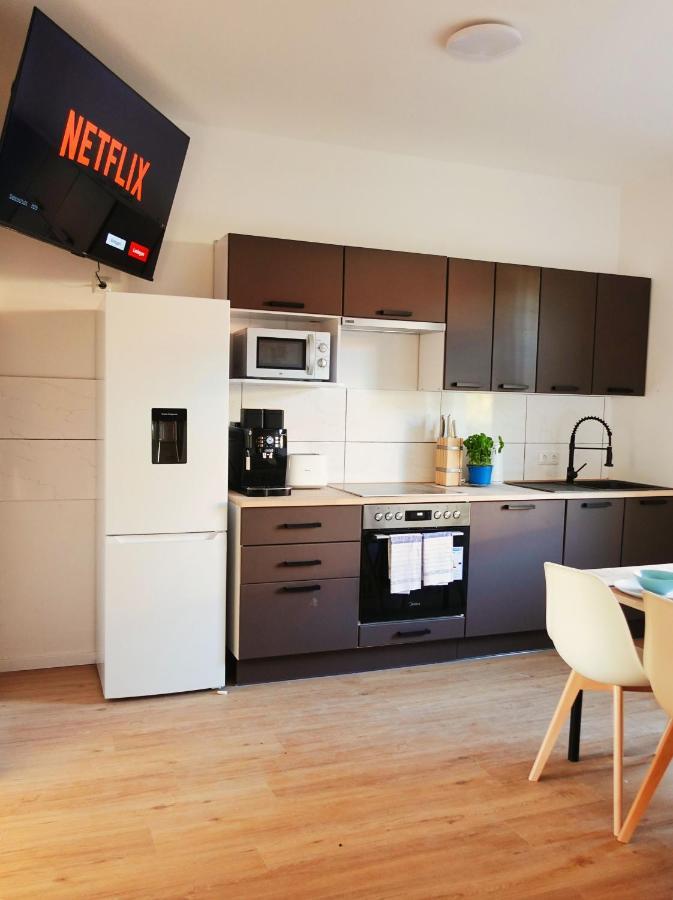 Luvono Apartments - 2 Schlafzimmer / Netflix / Disney+ マクデブルク エクステリア 写真